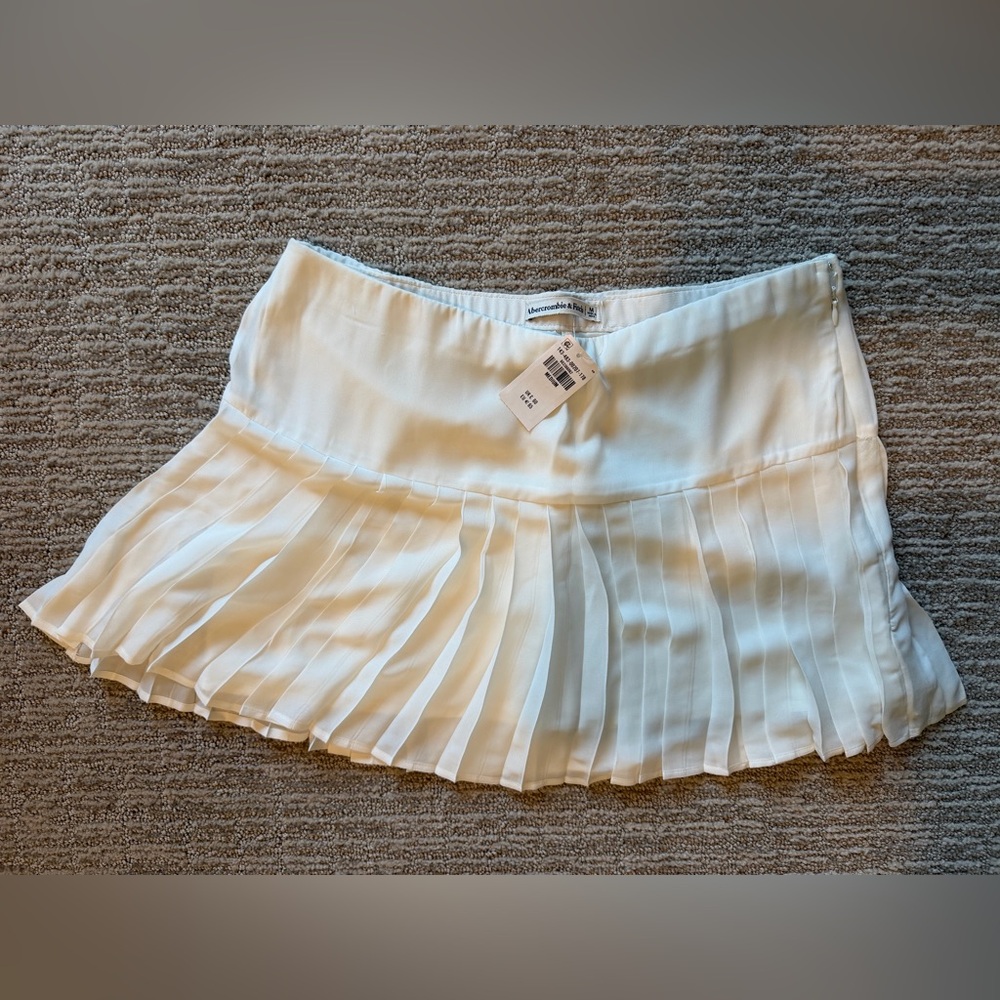 Abercrombie & Fitch Ivory Pleated Skort
